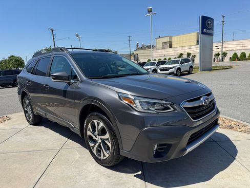Used 2021 Subaru Outback Limited XT w/ Popular Package #2 AWD/4WD image 4