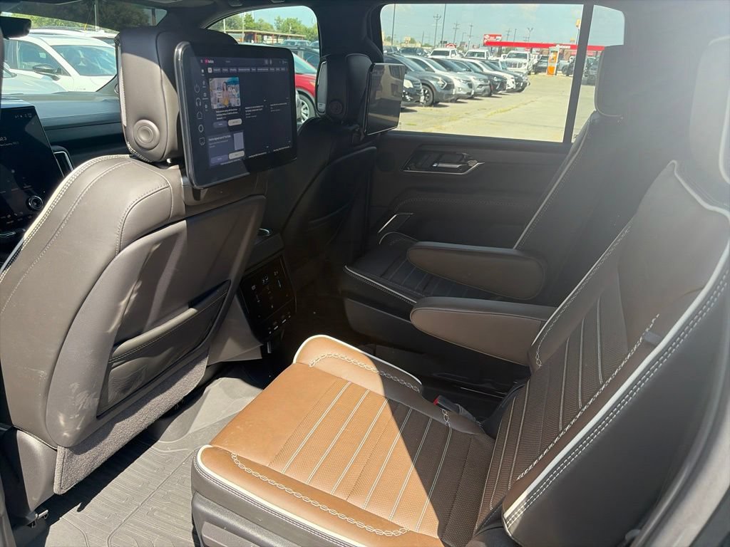 Used 2025 GMC Yukon XL Denali Ultimate w/ LPO, Floor Liner Package AWD/4WD image 11