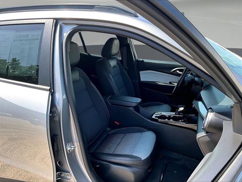 Used 2025 Chevrolet Trax LT w/ LT Convenience Package FWD image 31