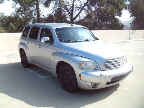 Used 2010 Chevrolet HHR LT FWD image 3