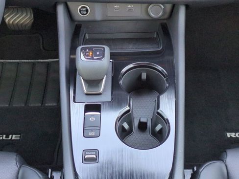 Used 2021 Nissan Rogue SV w/ Premium Package image 19