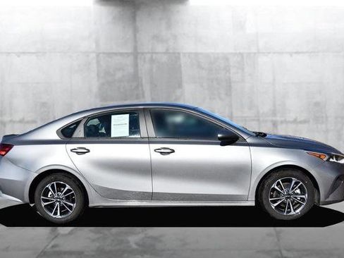 Used 2024 Kia Forte LXS image 5