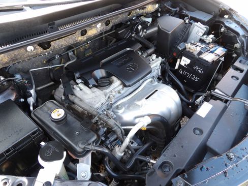 Used 2017 Toyota RAV4 LE FWD image 27