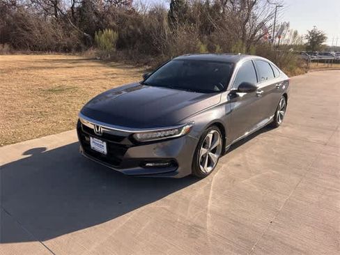 Used 2018 Honda Accord Touring image 2
