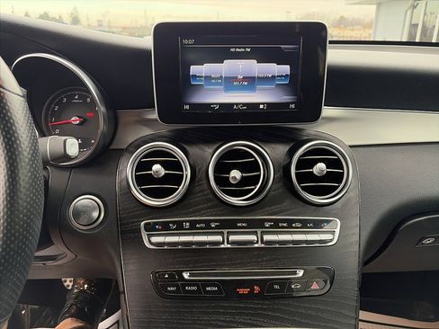 Used 2019 Mercedes-Benz GLC 300 4MATIC w/ AMG Line image 31