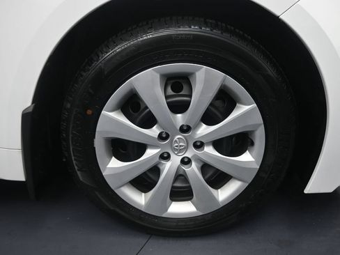 Used 2025 Toyota Corolla LE FWD image 5