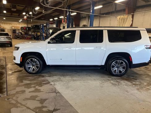 Used 2024 Jeep Wagoneer L Series II w/ Flexible Seating Group image 2