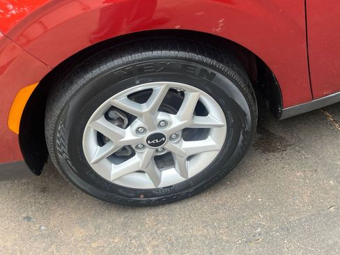 Used 2025 Kia Soul LX w/ LX Technology Package image 24