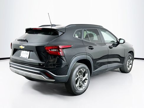 Used 2025 Chevrolet Trax LT FWD image 9