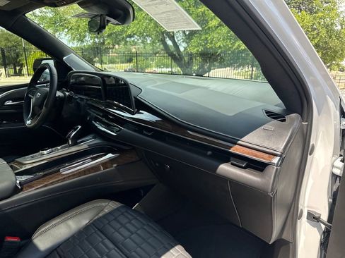 Used 2023 Cadillac Escalade Sport Platinum w/ LPO, ONYX Package AWD/4WD image 36