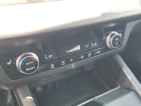 Used 2024 Mitsubishi Outlander SE FWD image 25