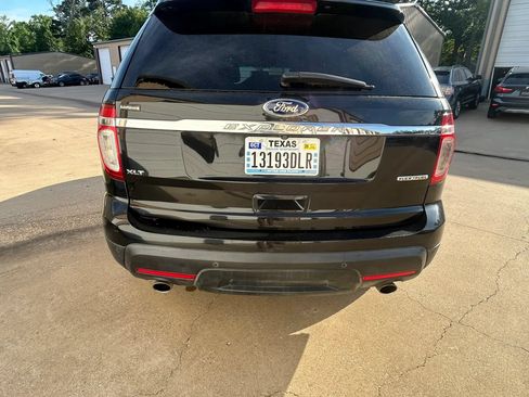Used 2014 Ford Explorer XLT w/ Equipment Group 202A FWD image 4