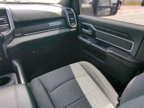 Used 2024 RAM 3500 Big Horn w/ Night Edition AWD/4WD image 15