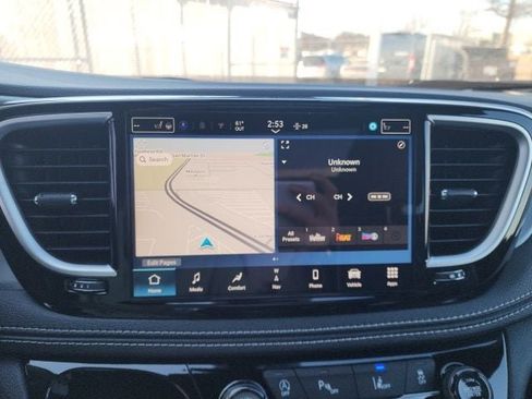 New 2026 Chrysler Pacifica Limited image 4