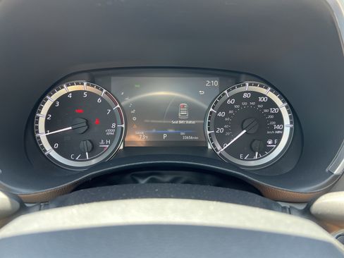 Used 2023 Toyota Highlander XLE FWD image 9