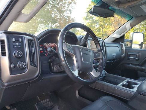 Used 2015 GMC Sierra 2500 Denali image 54