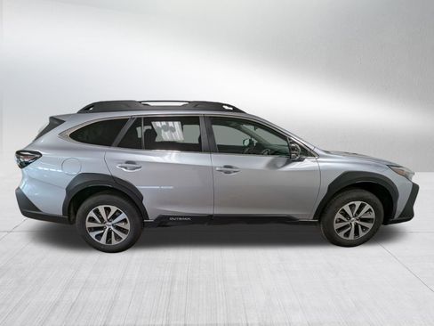 Used 2025 Subaru Outback Premium image 11