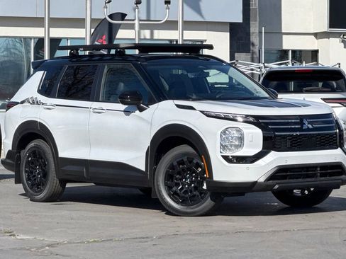 New 2026 Mitsubishi Outlander AWD image 2