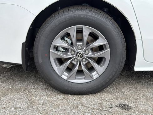 New 2026 Toyota Sienna XLE FWD image 17