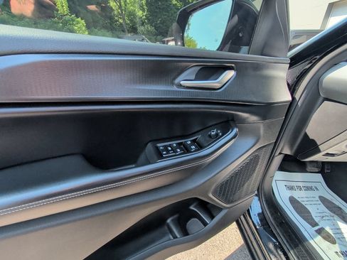 Certified 2023 Jeep Grand Cherokee Altitude AWD/4WD image 11