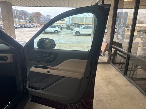 Used 2022 Lincoln Aviator Reserve w/ Equipment Group 201A image 22