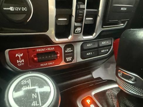 Used 2020 Jeep Gladiator Rubicon AWD/4WD image 31