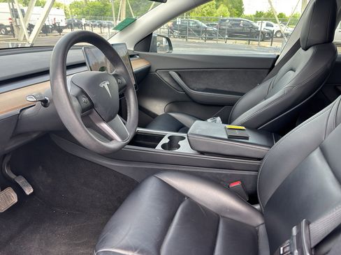 Used 2021 Tesla Model Y Long Range image 3