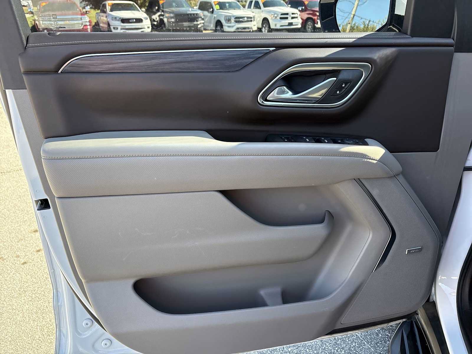 Used 2024 GMC Yukon SLT RWD image 21