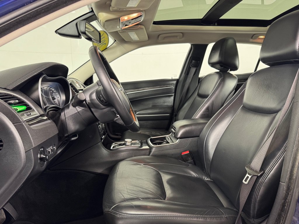 Used 2016 Chrysler 300 Limited RWD image 12