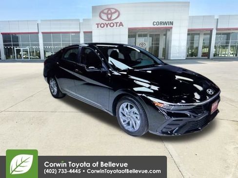 Used 2024 Hyundai Elantra SEL image 9