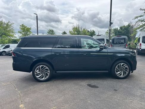 New 2026 Lincoln Navigator L Premier AWD/4WD image 10