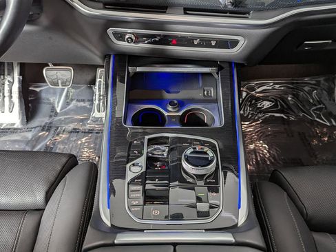 Used 2024 BMW X7 xDrive40i w/ Executive Package image 40