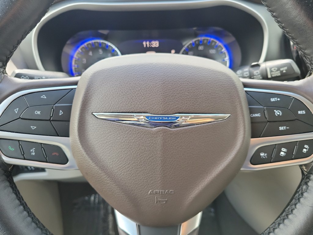 Used 2020 Chrysler Pacifica Touring-L w/ Advanced Safetytec Group FWD image 20