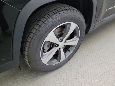 Used 2020 Jeep Cherokee Limited AWD/4WD image 31