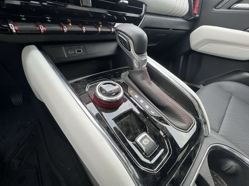 Used 2024 GMC Canyon AT4X AWD/4WD image 16