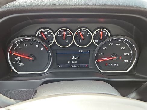 Used 2022 Chevrolet Silverado 1500 LT AWD/4WD image 17