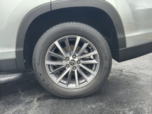 Used 2019 Toyota Highlander XLE image 35