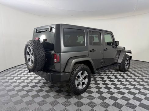 Used 2017 Jeep Wrangler Unlimited Sahara w/ Connectivity Group AWD/4WD image 9