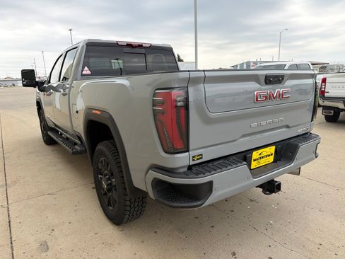 Used 2024 GMC Sierra 2500 AT4 w/ Technology Package AWD/4WD image 5