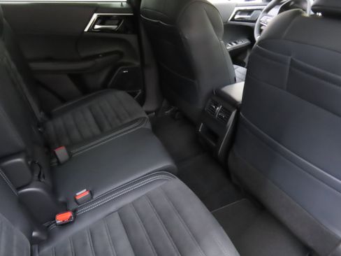 New 2025 Mitsubishi Outlander SE image 23