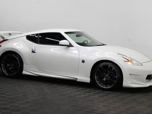 Used 2016 Nissan 370Z w/ Sport Package image 4
