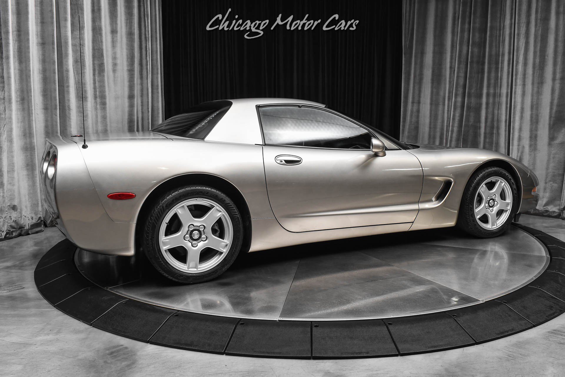 Used 1999 Chevrolet Corvette Coupe w/ Lighting Pkg RWD image 5