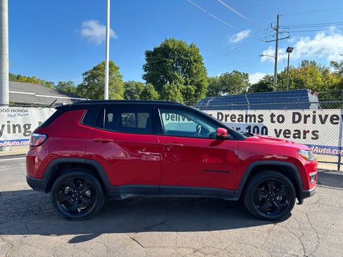 Used 2018 Jeep Compass Latitude AWD/4WD image 2