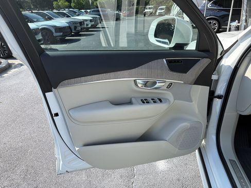 Certified 2024 Volvo XC90 B6 Plus w/ Protection Package Premier AWD/4WD image 15