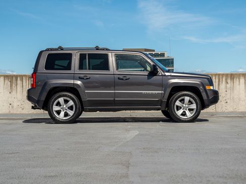 Used 2015 Jeep Patriot Sport w/ Power Value Group AWD/4WD image 6