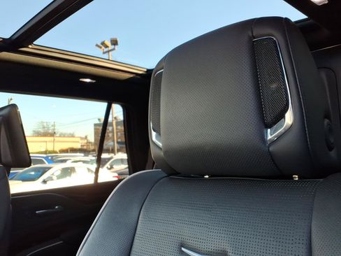 Used 2023 Cadillac Escalade Premium Luxury AWD/4WD image 25
