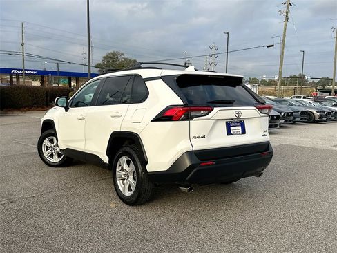 Used 2021 Toyota RAV4 XLE w/ Convenience Package image 6