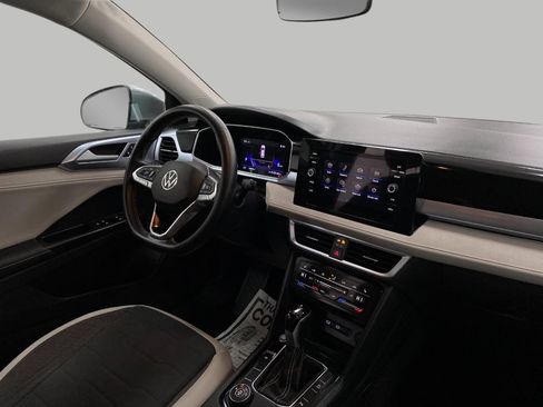 Used 2025 Volkswagen Taos SE image 18