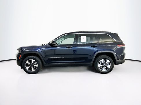 Used 2023 Jeep Grand Cherokee 4x4 image 4