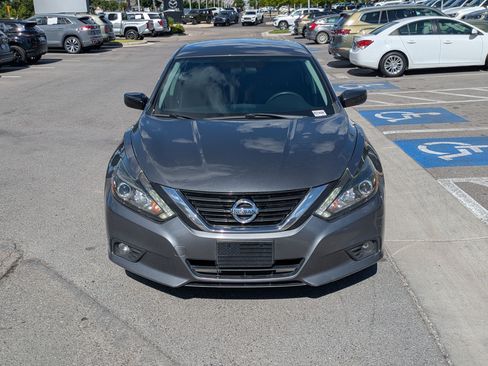 Used 2017 Nissan Altima 2.5 SR w/ Midnight Edition Package FWD image 11